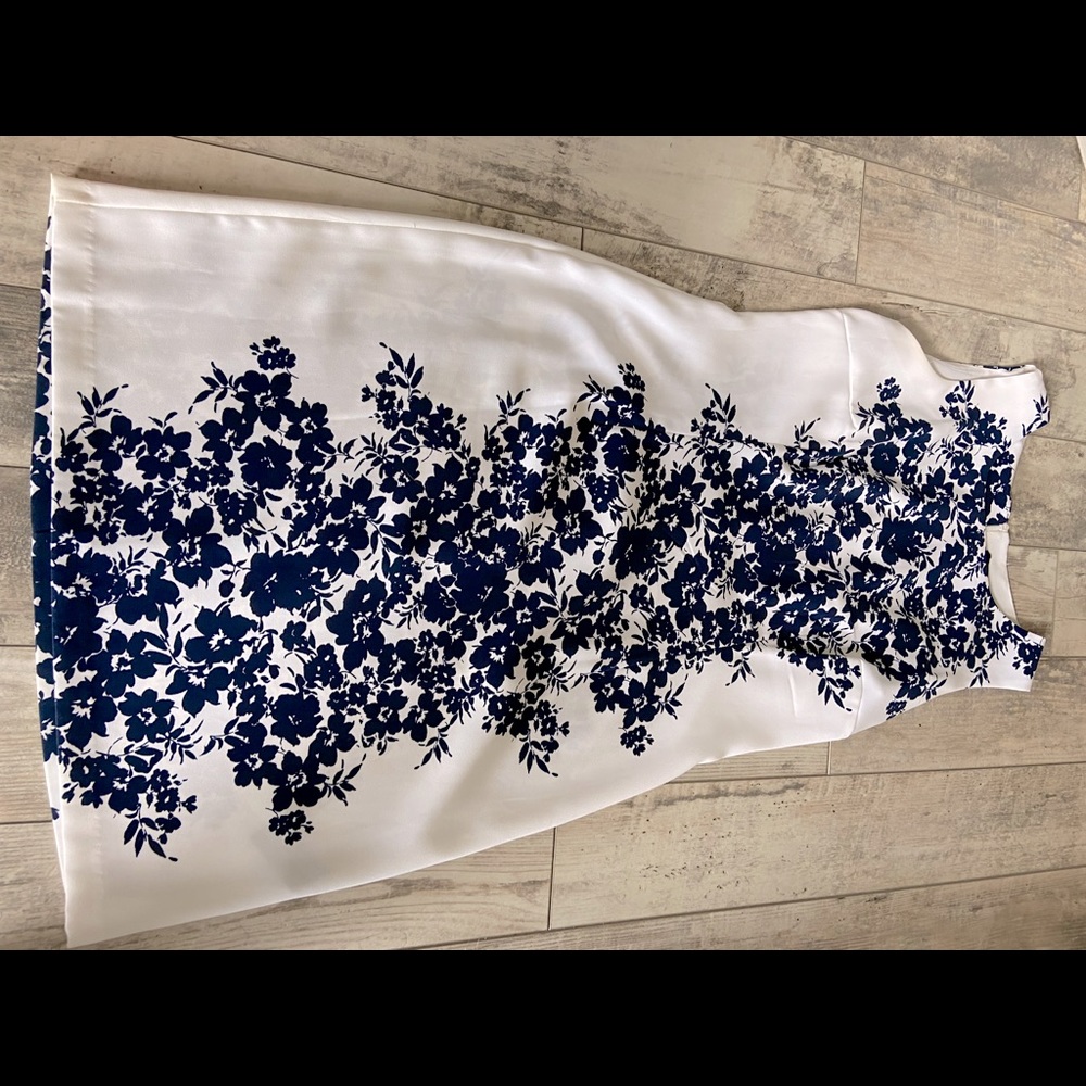 Ronni Nicole sleeveless dress - white with navy blue flowers